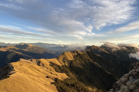 山色空蒙雨亦奇 可以想见在不同天气下的湖山胜景