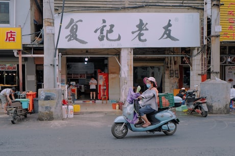 李鸿其女朋友(曝李鸿其女朋友疑似现身！揭秘她的身份和背景！)